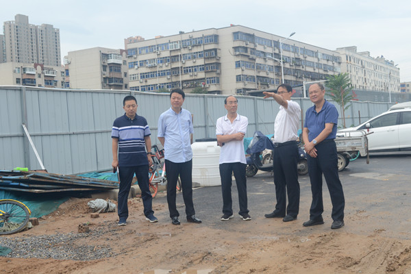 开云线上平台（集团）官方网站
党委书记秦广远调研西站路工程